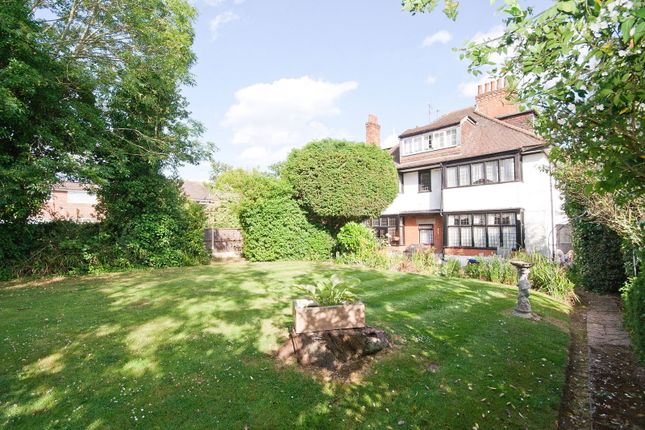 2, Flat  Canterton, Pinner photo 2
