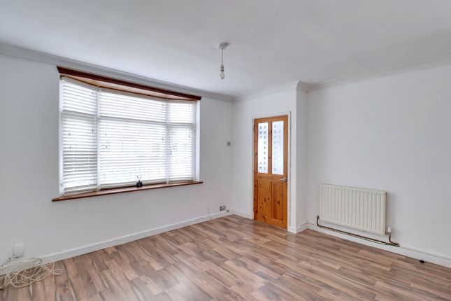 10, Dalroy Close, South Ockendon photo 3