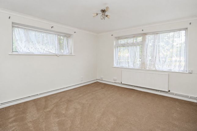 64 Long Drive, Ruislip photo 4