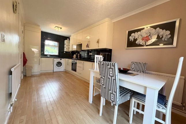 18, Skipton Close, Stevenage photo 3