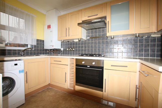 17, Gorse Meade, Slough photo 3