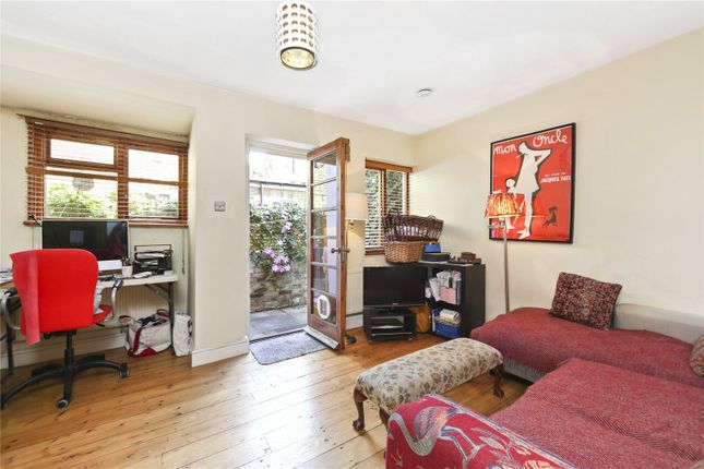 Thumbnail Flat to rent in Brewster Gardens, London