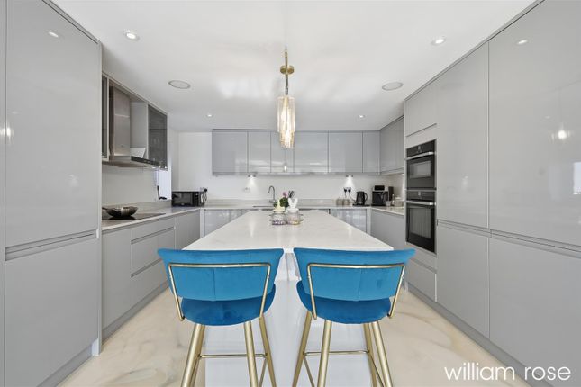 5 Abbotts Way, Oak Hill Road, Romford photo 4
