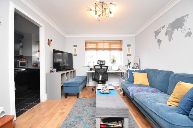 Thumbnail Flat to rent in Shortlands Close, Belvedere