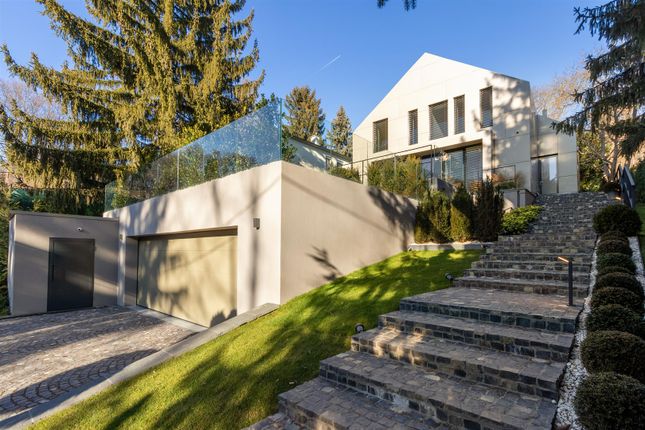 Villa for sale in Kurucles, Budapest, Hungary