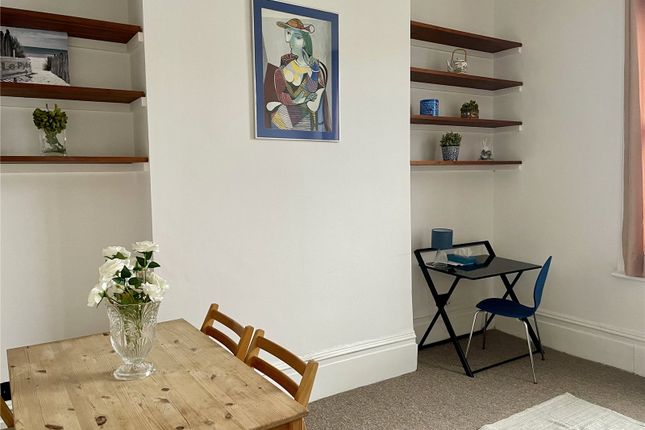 Flat 5, 101, Devonport Road, London photo 4