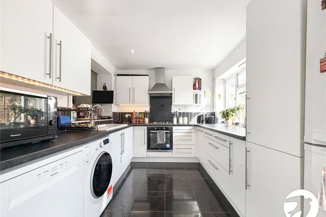 11, Barnwood Close, Kent photo 2