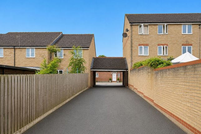 47, Rookes Crescent, Chelmsford photo 4