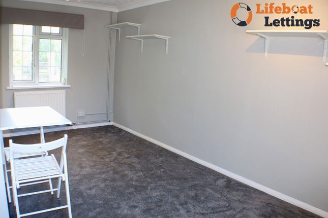 Studio to rent in Wood Street, Gillingham