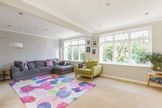 56, Simons Walk, Egham photo 3