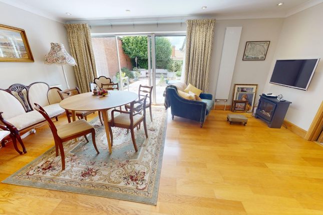 2, Staithe Close, Horning photo 4