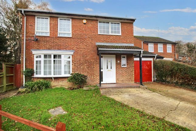 Thumbnail Property to rent in Bashford Way, Pound Hill, Crawley