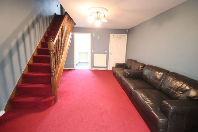 24 Sark Gardens, Blackburn photo 5