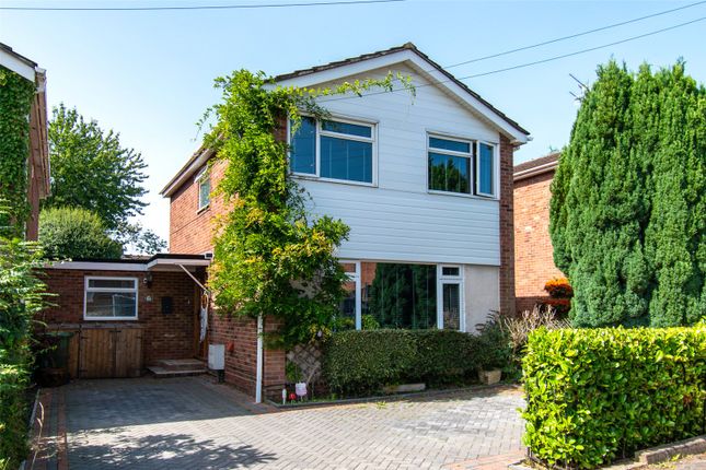 Thumbnail Link-detached house for sale in Tennyson Road, Chiswell Greeen, St. Albans, Hertfordshire