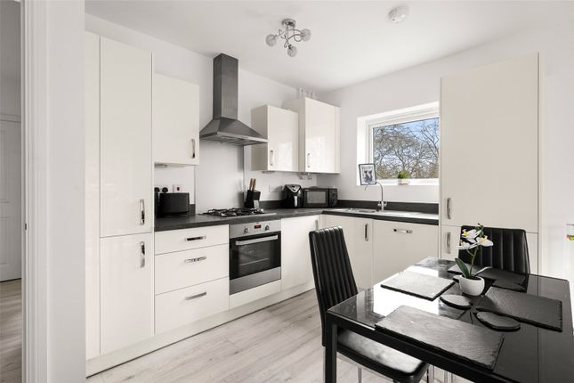 71, Edrich Grange, Berkshire photo 3