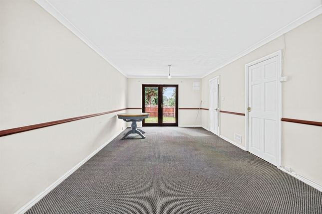 5, Hangerfield Court, Northampton photo 4