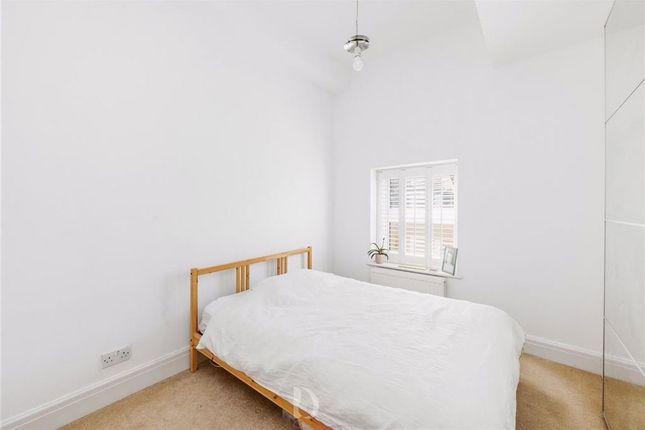 Flat 3, 28, Messaline Avenue, London photo 4