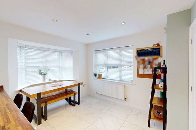 1 Green Mill Close, Bolton photo 4