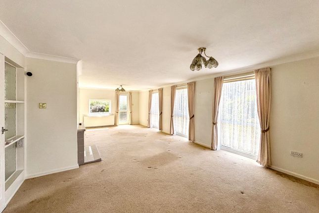 6, Loxwood Close, Bexhill-on-Sea photo 2