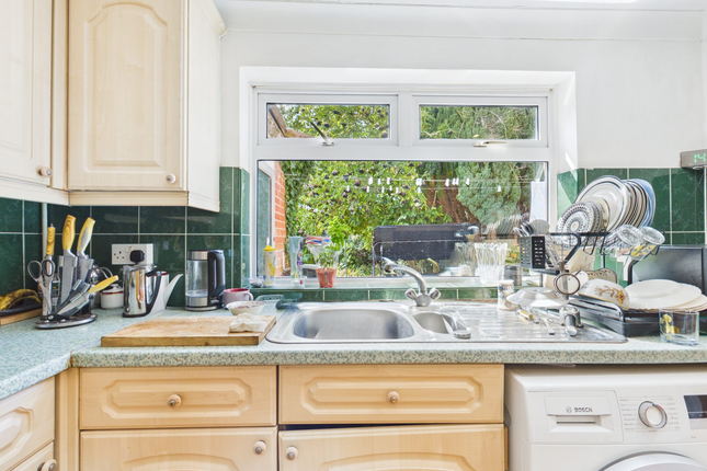 50, Willow Way, Hatfield photo 3
