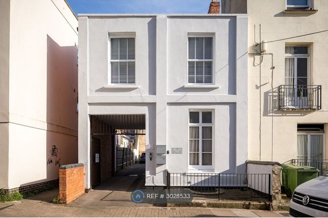 Flat, Wellington Mews Wellington Street, Cheltenham photo 3