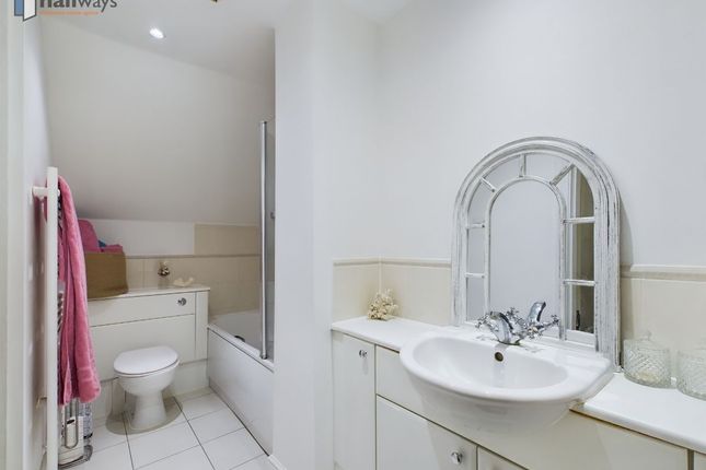 Flat for sale in Parkside Court, Gatton Park Road, Redhill