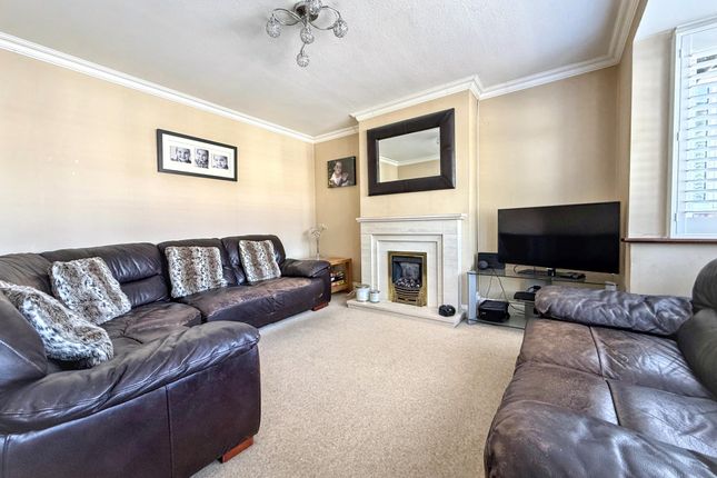 91, Westleigh Avenue, Coulsdon photo 2