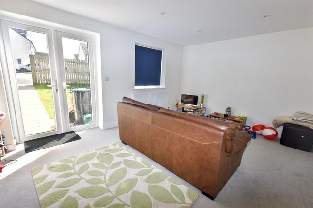28, Chenoweth Way, Redruth photo 3