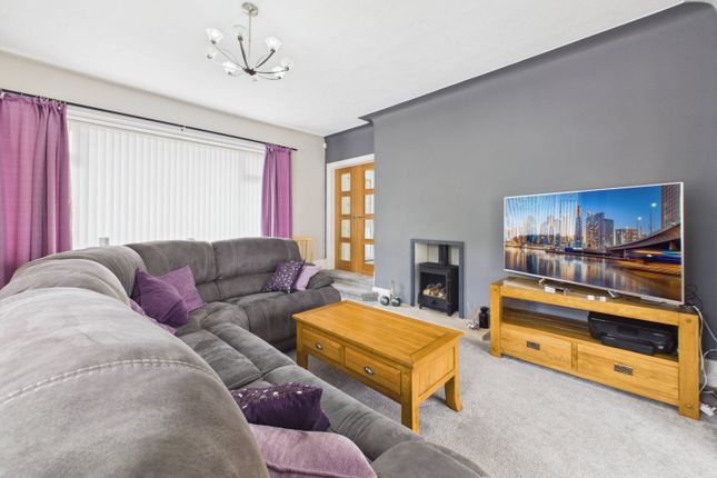 4, Spring Avenue Gildersome, Morley, Leeds photo 4