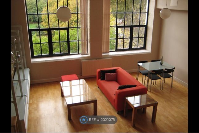 Thumbnail Studio to rent in Chimney Court, London