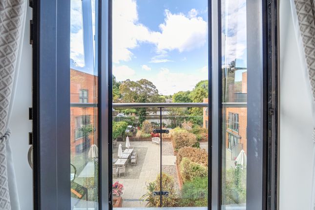 Flat 30, Caesars Place,, Ockford Road, Surrey photo 4