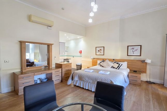 Flat 5, 91, Gloucester Place, London photo 5