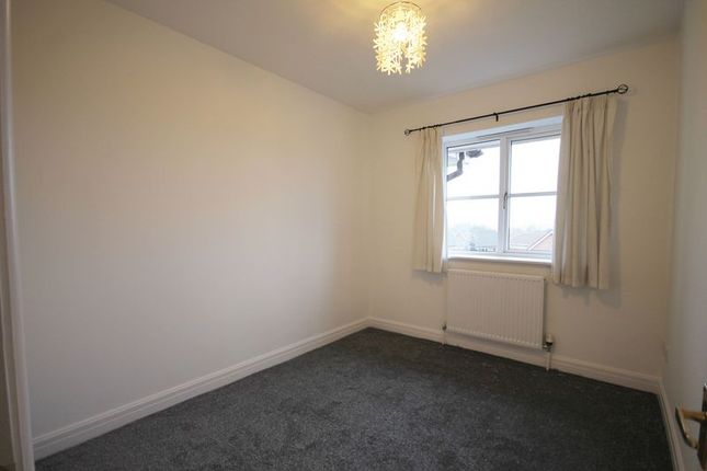 37, Birchgrove Close, Bolton photo 3