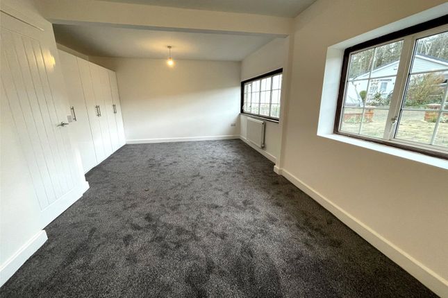9, Lockwood Close, Farnborough photo 4