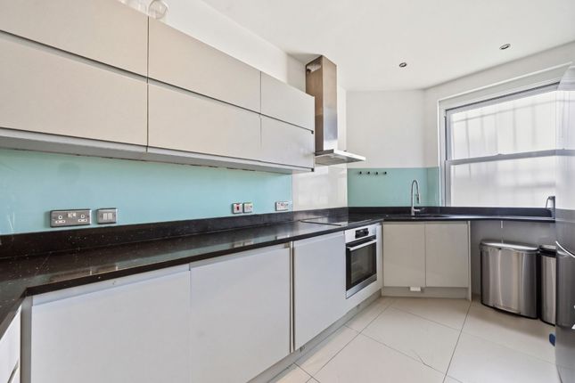 31 Cunningham Court, Maida Vale, London photo 4