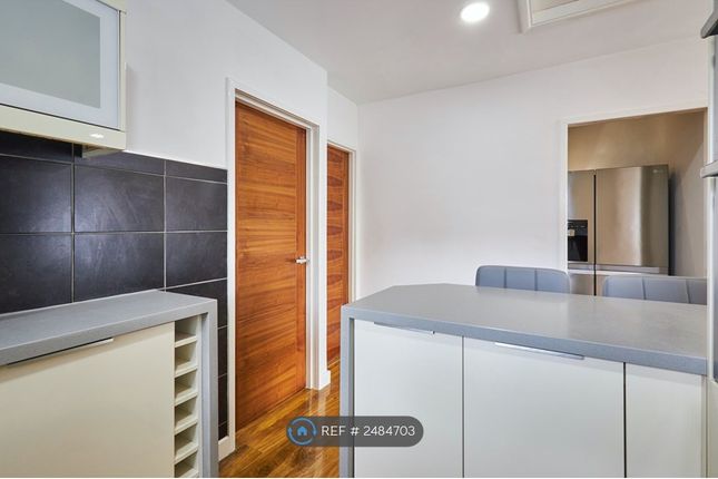 Kitchen Breakfast Bar