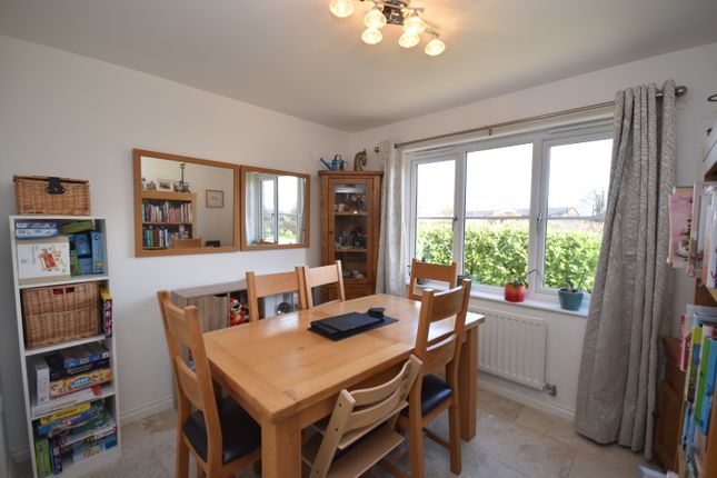 27, Oak Tree Rise, Malpas photo 3