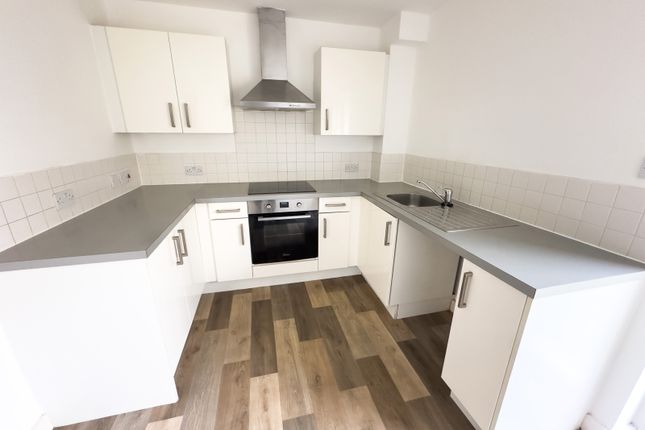 24, Lakeside Rise, Manchester photo 4