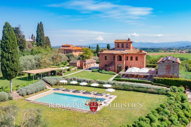 Thumbnail Villa for sale in Sinalunga, Tuscany, Italy