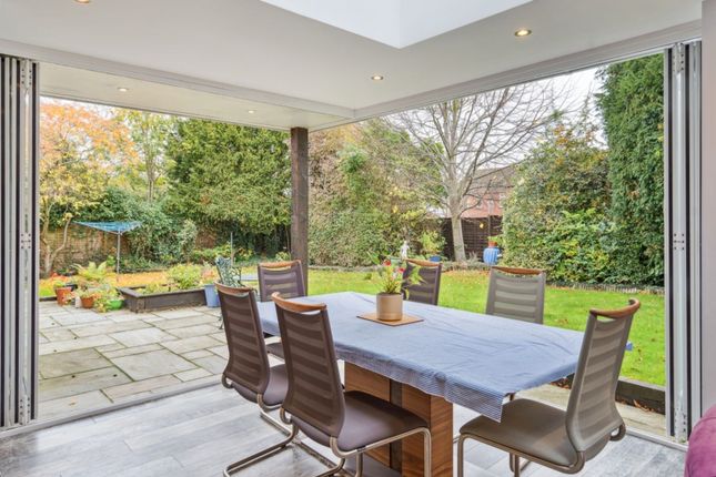 30 St. Teresas Close, Princes Risborough photo 3