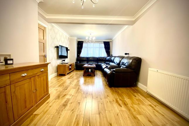62, Coronation Road, Hayes photo 4