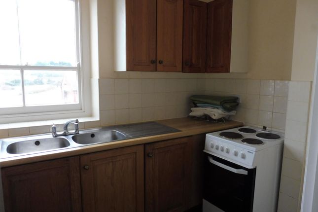 Flat to rent in Glenmore Road, Minehead