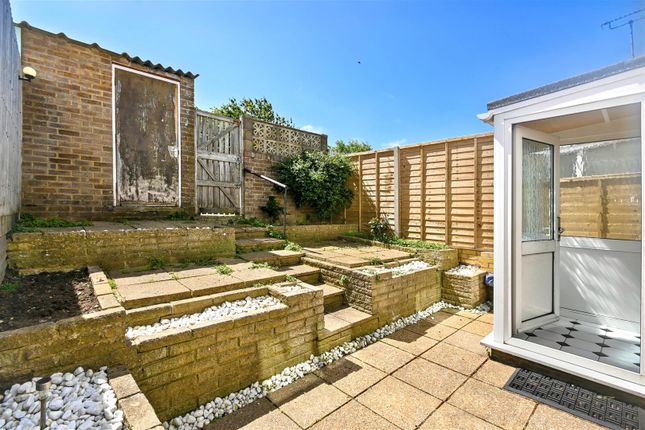 22, Lydd Close, Eastbourne photo 4