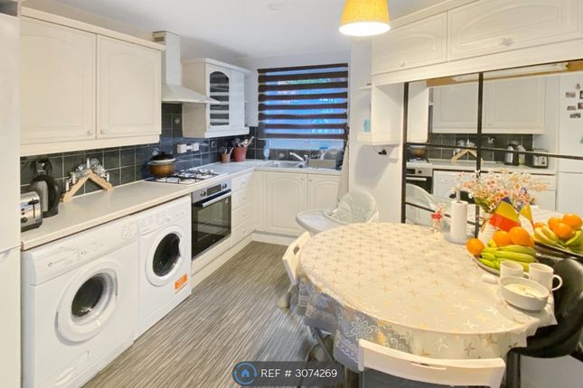 Bennett Close, Northwood photo 5