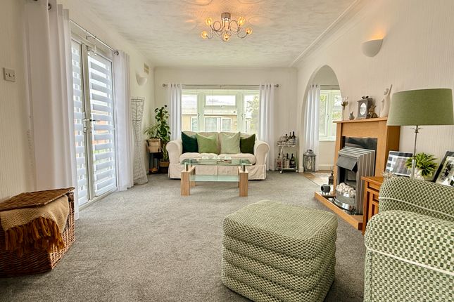 2-bed caravan on 80, Kingsmead Park, Rochester, £150,000