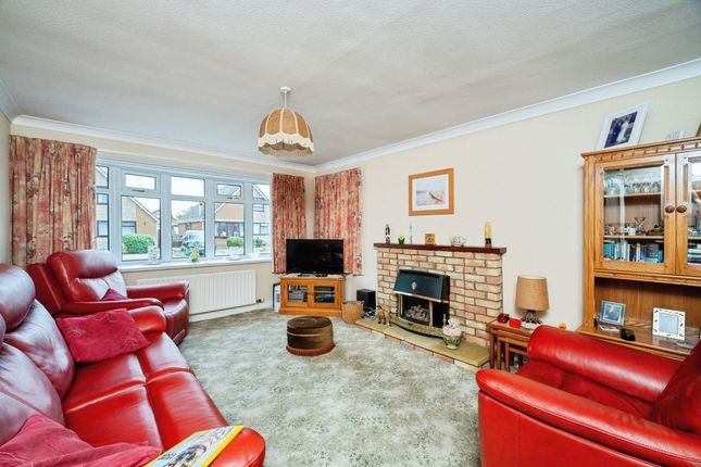 8, Cambrian Way, Holton-Le-Clay photo 2