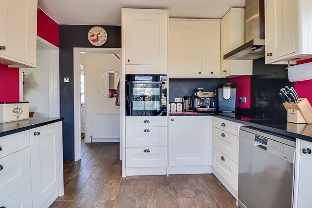 2, Denton Close, Westcliff-on-Sea photo 4