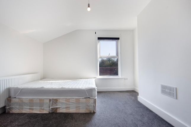 27, Bartram Road, London photo 4