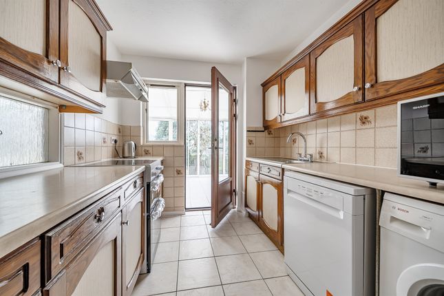 12, Chasewood Avenue, Enfield photo 4
