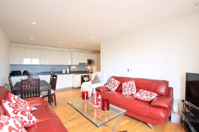 Flat for sale in Topaz Apartments, High Street, Hounslow